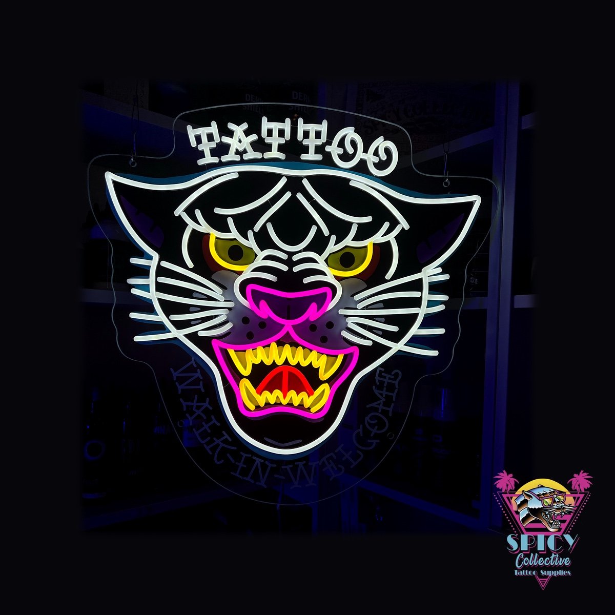 Tänd LED-neonskylt med panterhuvud i traditionell stil och texten Tattoo
